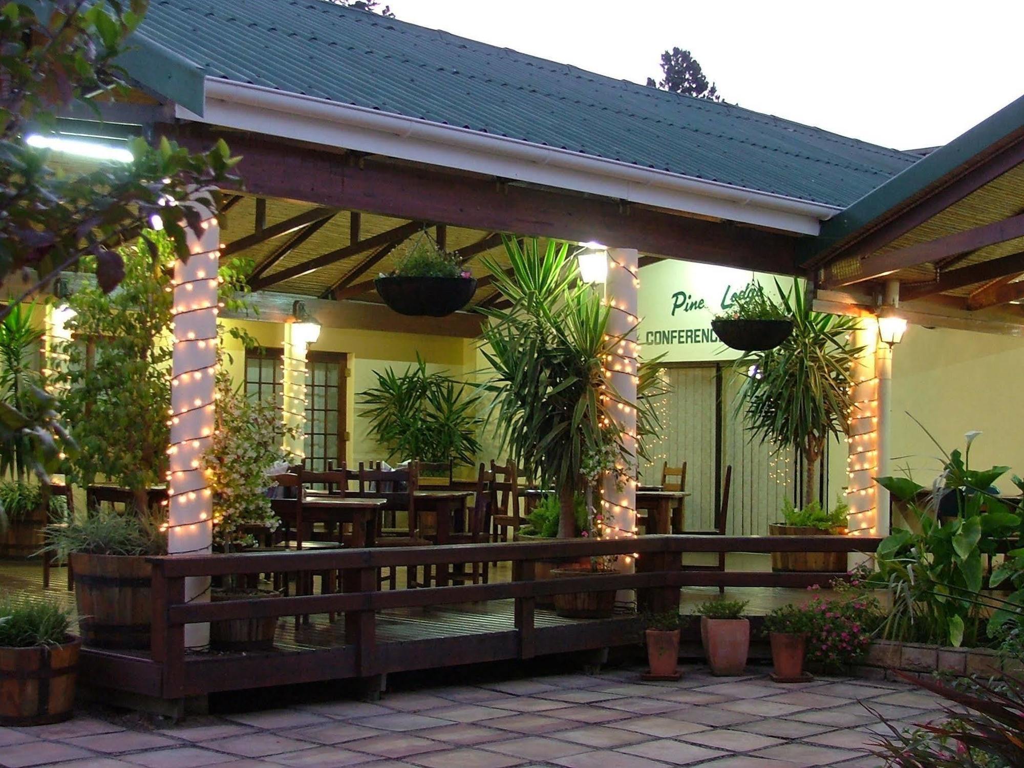 Pine Lodge Resort George Exterior foto